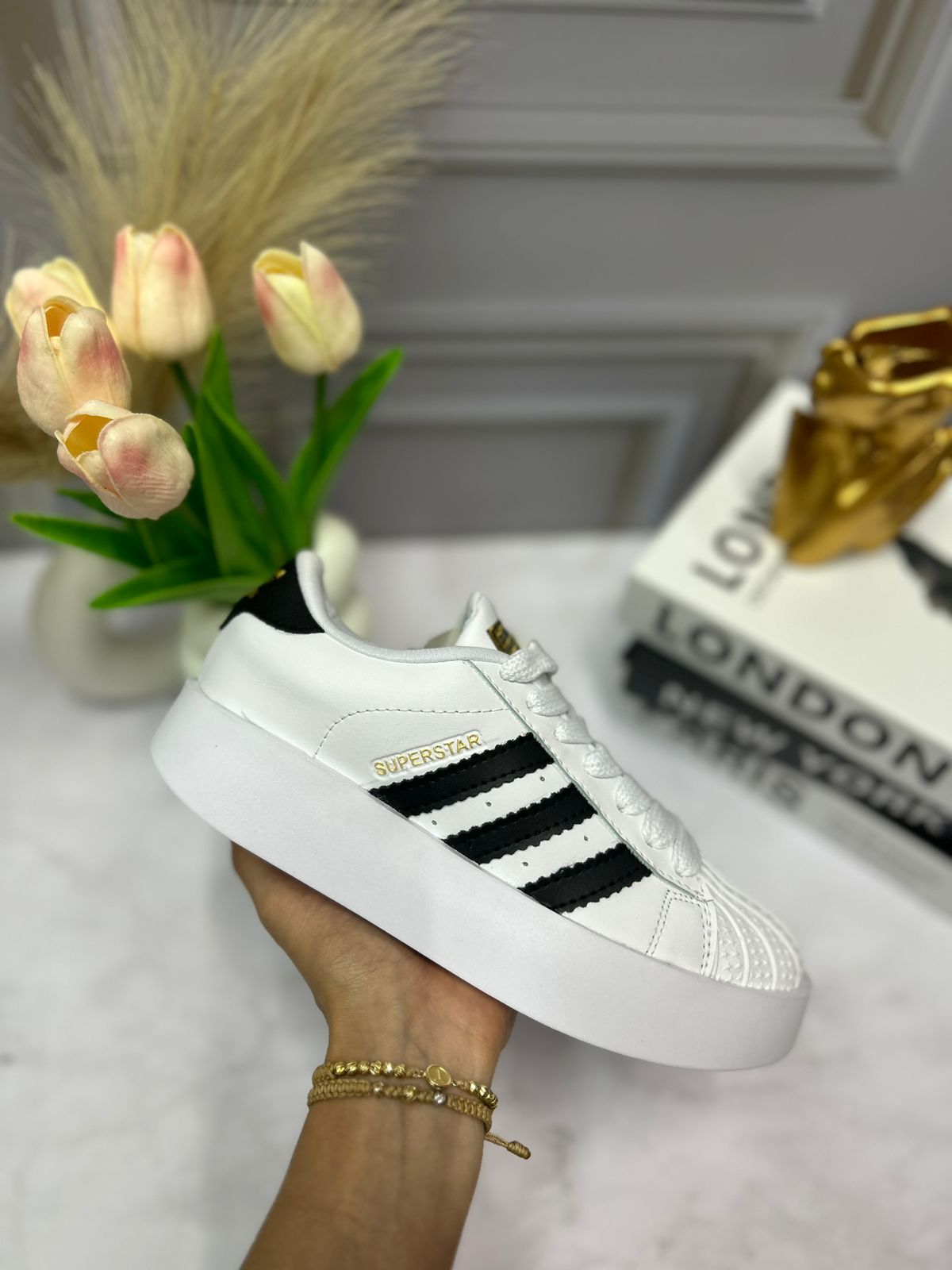 Tenis Superstar para Dama en Cuero Vegano, Tallas 35 a 40 - vista frontal