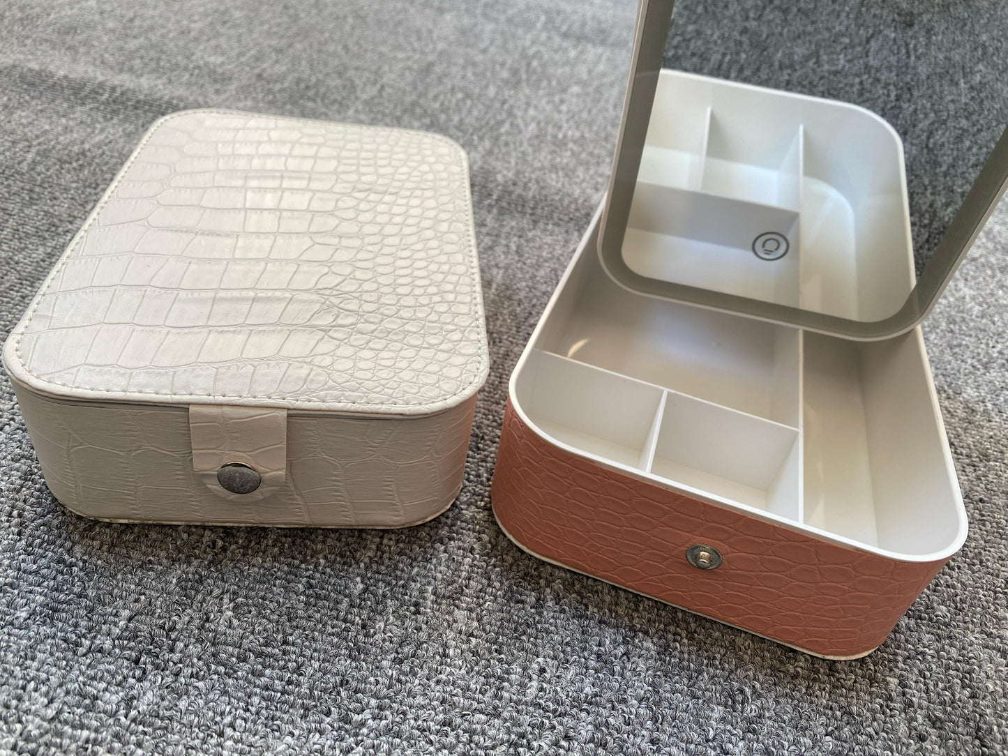 Joyero Organizador con Espejo Táctil LED Recargable - Almacenamiento de Maquillaje y Joyas con Luz Ajustable
