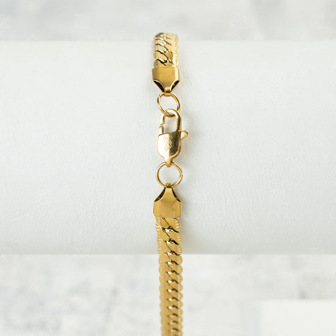 Pulsera Grabada - Oro laminado 18K - vista lateral
