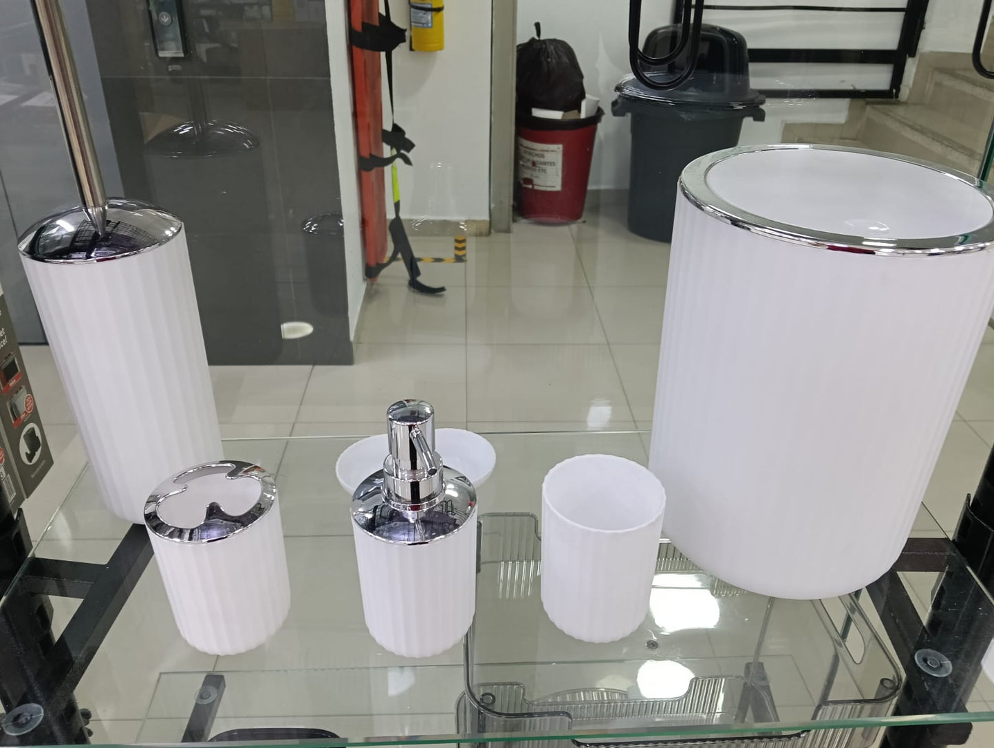 Set Completo de Accesorios para Baño — Portacepillos, Jabonera, Dispensador y más en 6 Colores