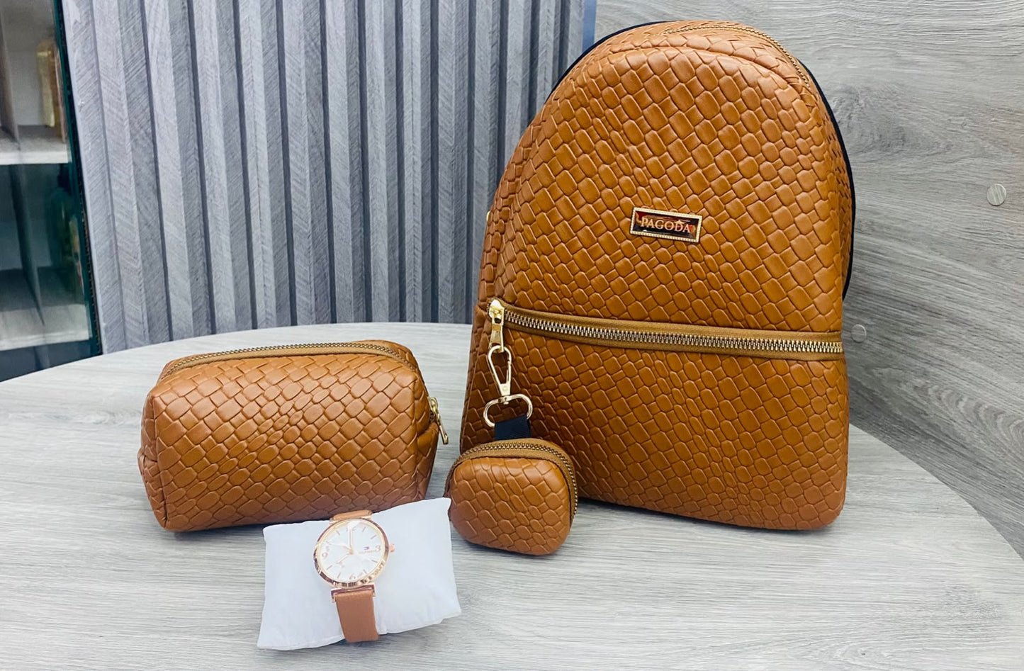MORRAL CHARLOTTE PAGODA + RELOJ OBSEQUIO