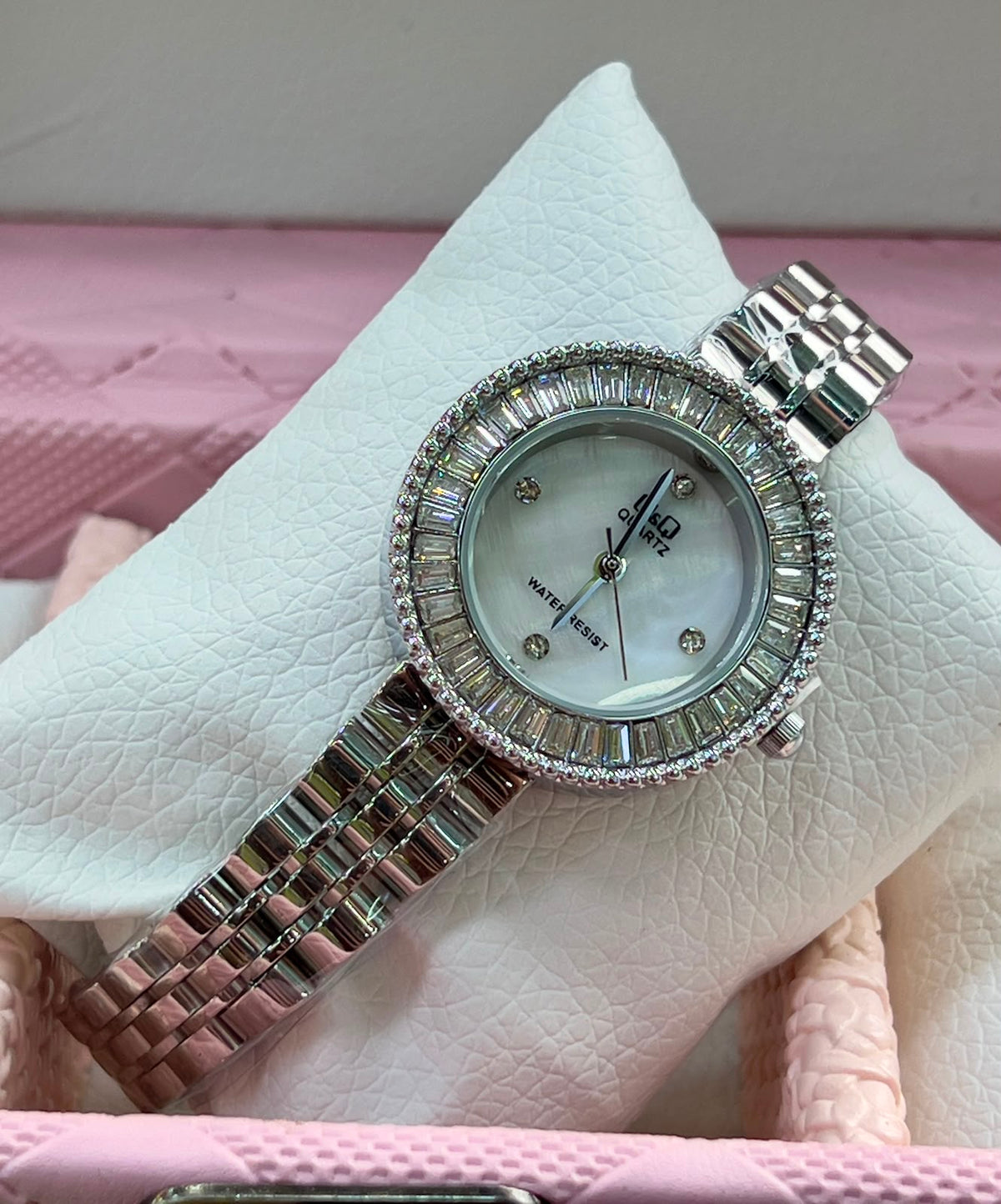 Reloj Q&Q Dama Diamantes - vista lateral