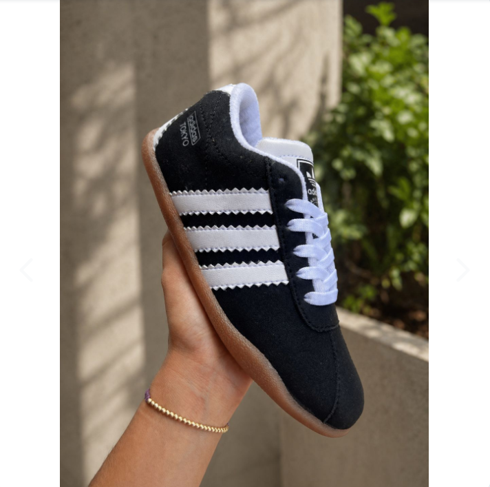 Adidas Tokyo: Tenis para Dama con Estilo único - detalle