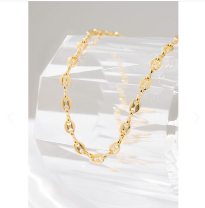 Cadena Gucci Delgada 65 cm — Elegancia en Oro Laminado - vista alternativa