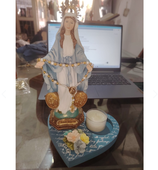 Virgen Milagrosa con Base de Corazón - vista lateral