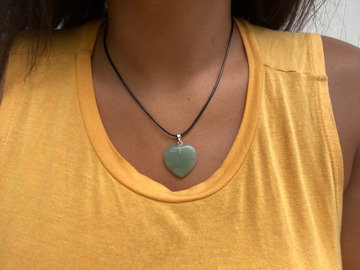 Combo Aventurina Verde y Colgante Corazón de Jade - vista lateral