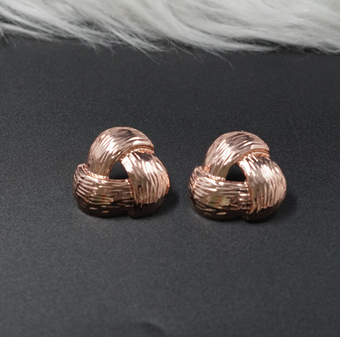 Aretes Triangulares en Rodio Rosa - detalle adicional