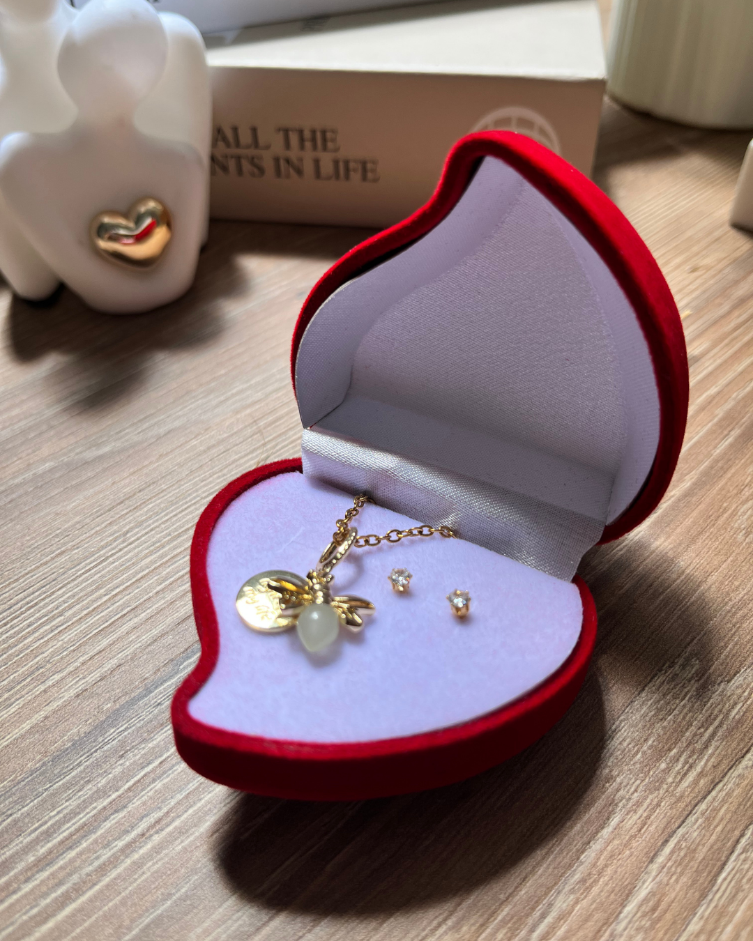 Set Luciérnaga Mágica – Collar y Aretes con Caja Corazón - vista principal
